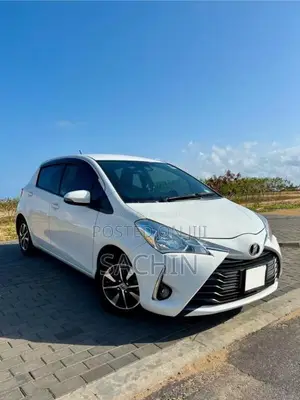 Toyota Vitz 2017 Car (Used)