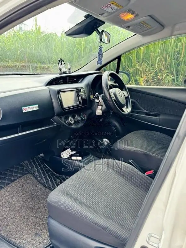 Toyota Vitz 2017 Car (Used)