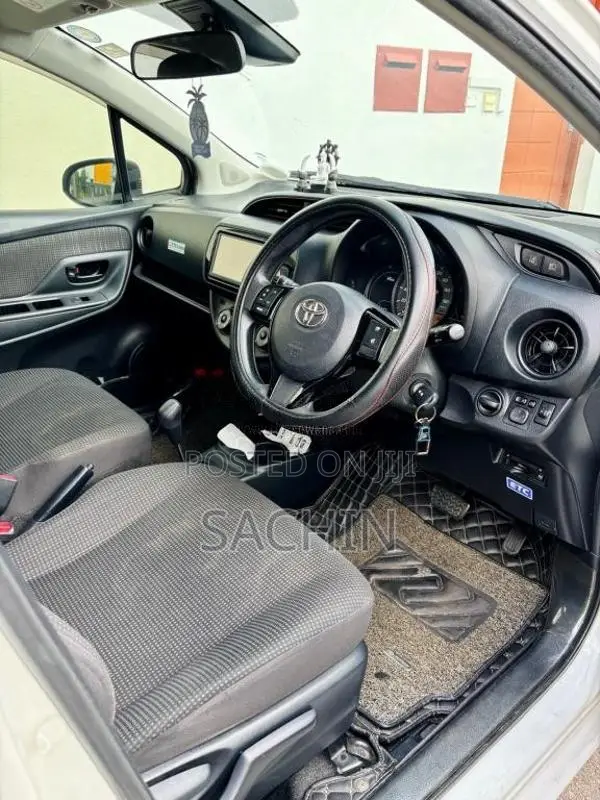 Toyota Vitz 2017 Car (Used)