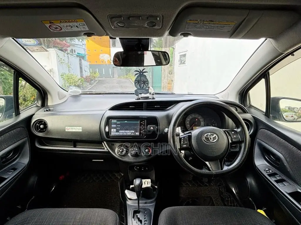 Toyota Vitz 2017 Car (Used)