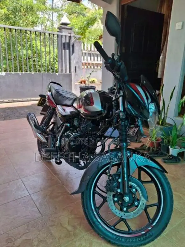 Bajaj Discover 2025 Motorbike (Used)