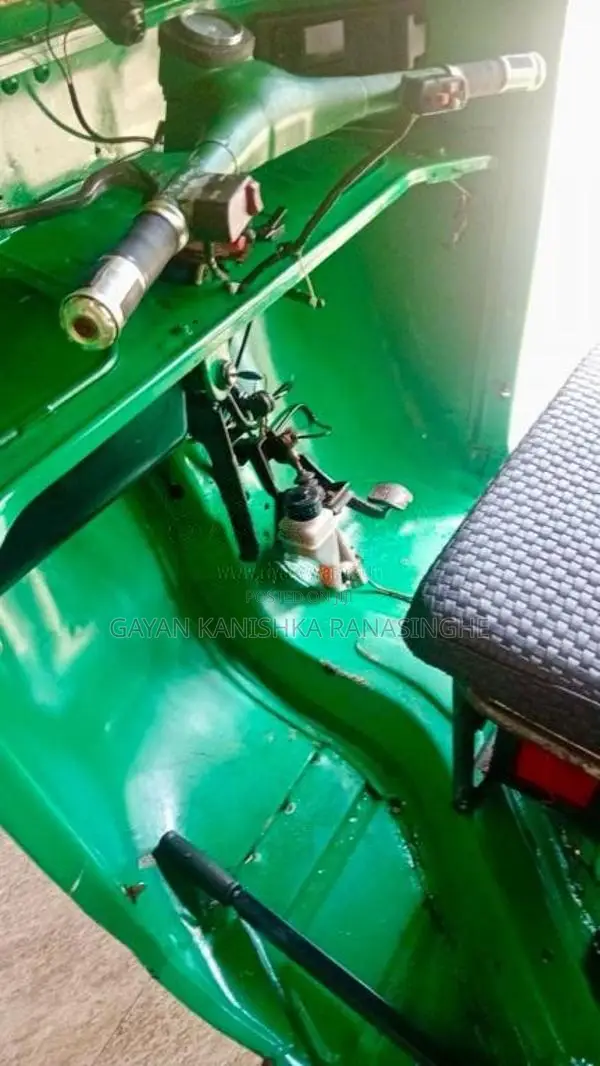 Bajaj RE 2 Stroke 2005 Three Wheel (Used)