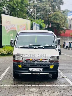 Toyota Dolphin 1999 Van (Used)