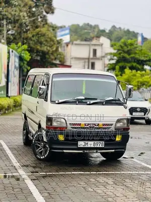 Toyota Dolphin 1999 Van (Used)