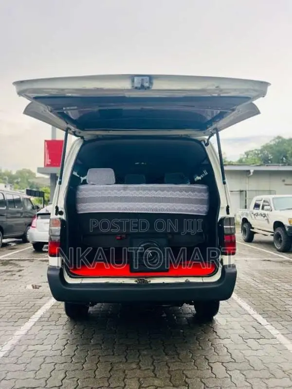 Toyota Dolphin 1999 Van (Used)