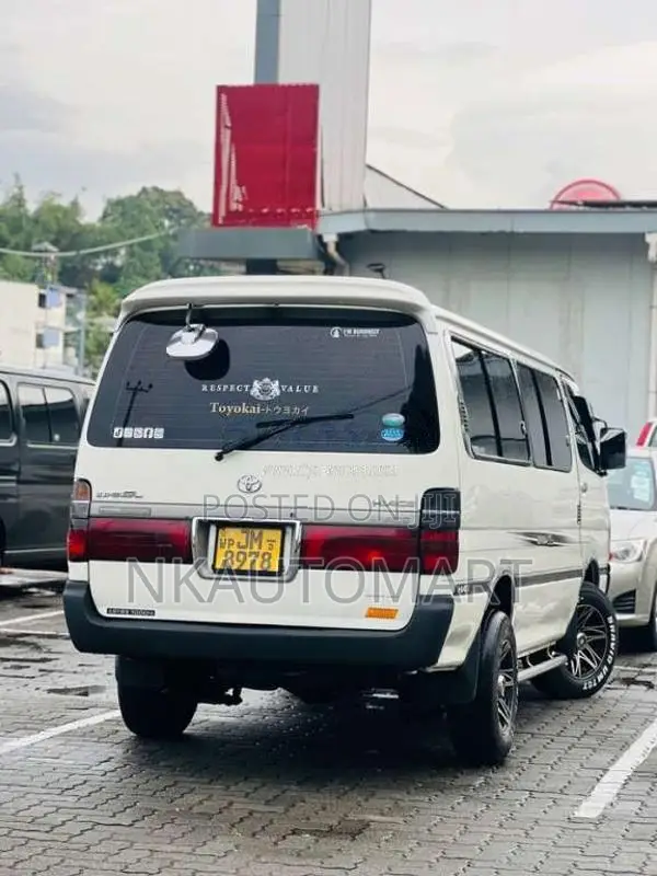 Toyota Dolphin 1999 Van (Used)