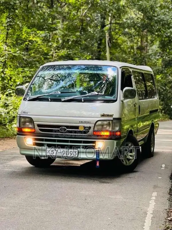 Toyota Dolphin 1990 Van (Used)