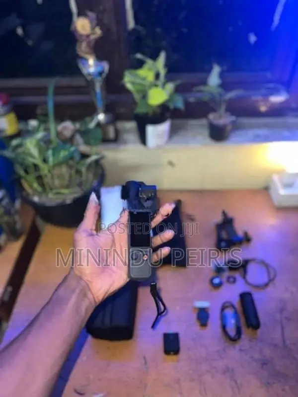 DJI Osmo Pocket 4 Creator Combo