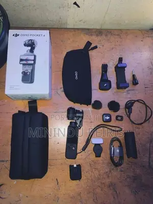 DJI Osmo Pocket 4 Creator Combo