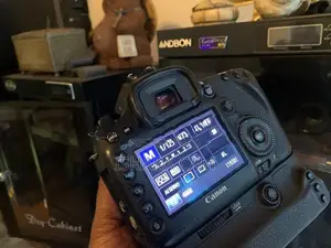 canon 5D mark 3 DSLR with lens