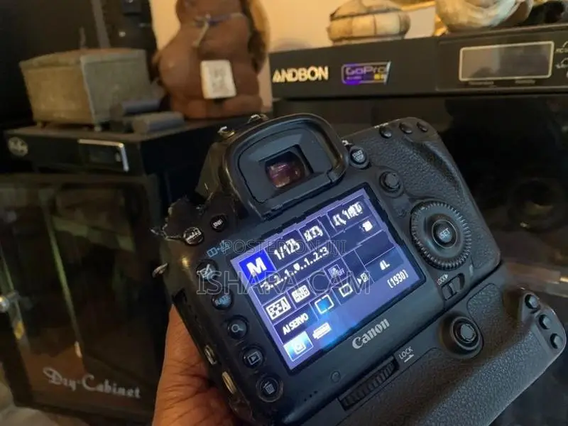 canon 5D mark 3 DSLR with lens