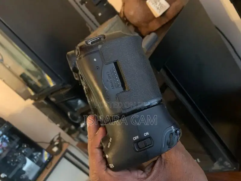 canon 5D mark 3 DSLR with lens