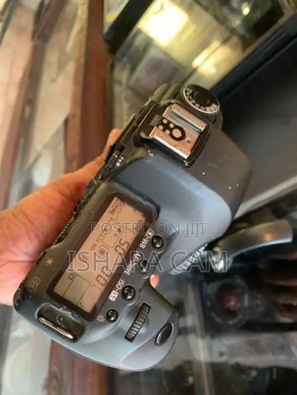 canon 5D mark 2 DSLR body with battery grip