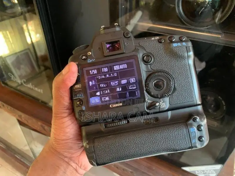 canon 5D mark 2 DSLR body with battery grip