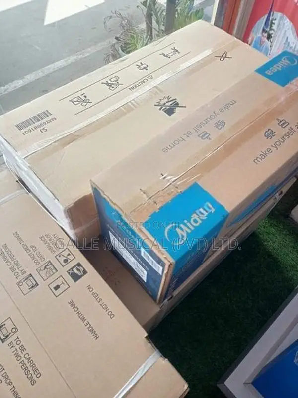 Midea 12000 BTU Non Inverter Air Conditioner R32 MSAGB-12CRN8