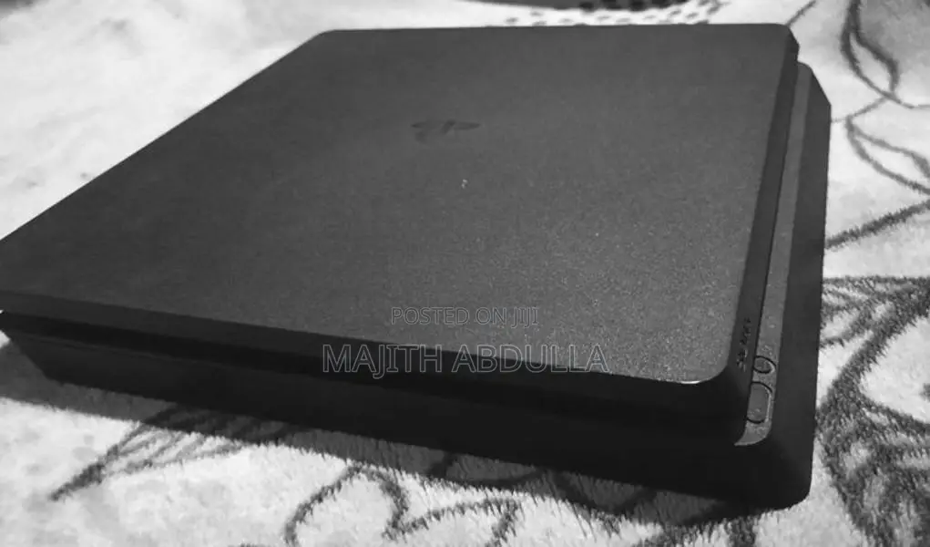 Sony PlayStation 4 Slim 1TB