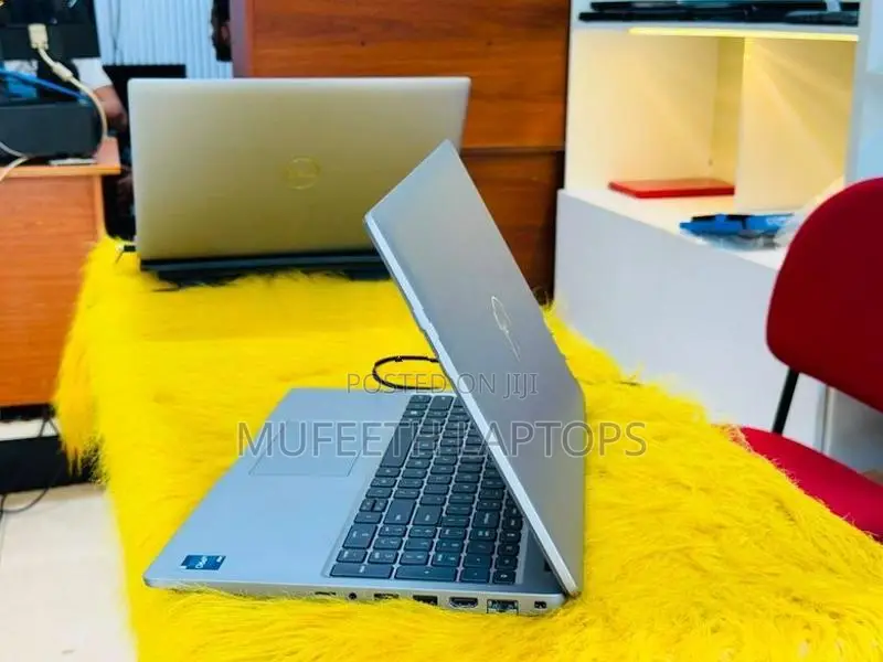 Dell i5 12Gen 10 Core processor 16/512GB 15.6”FHD