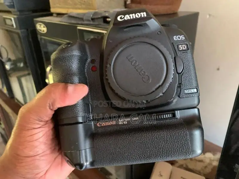 canon 5D mark 2 DSLR body with lens