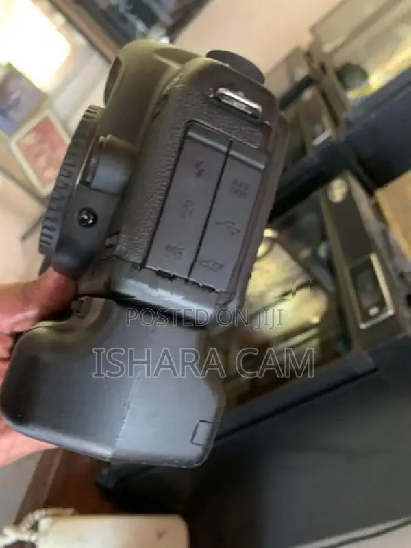 canon 5D mark 2 DSLR body with lens