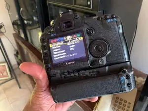 canon 5D mark 2 DSLR body with lens