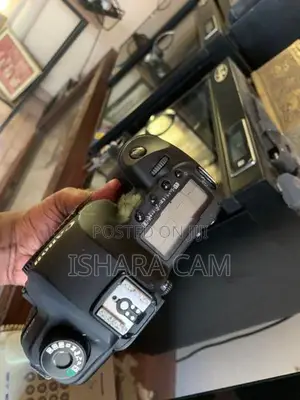 canon 5D mark 2 DSLR body with lens