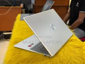 HP Ryzen 3 7000 Series 11Gen 8GB DDR 5 512GB 15.6”Display