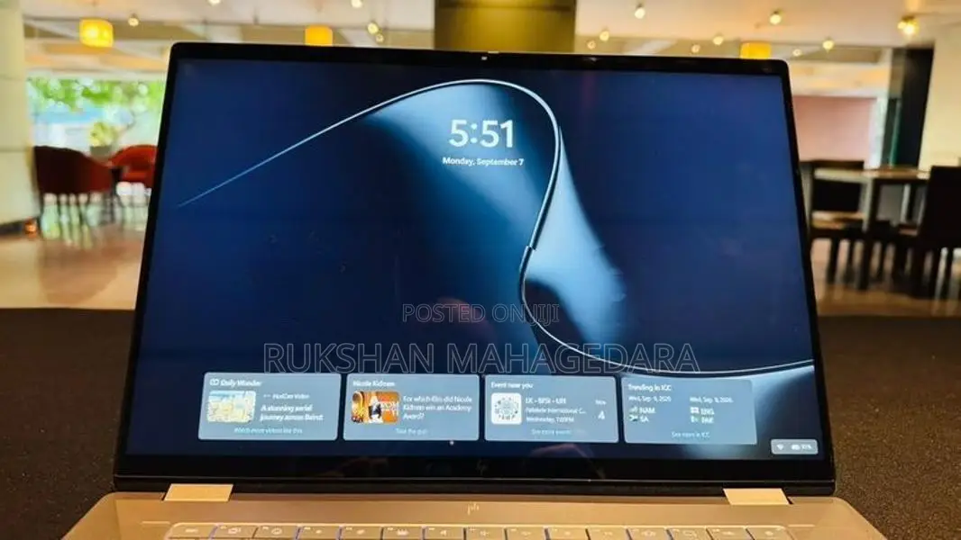 HP OmniBook X Flip 16 AMD Ryzen AI 5 16GB RAM, Touchscreen