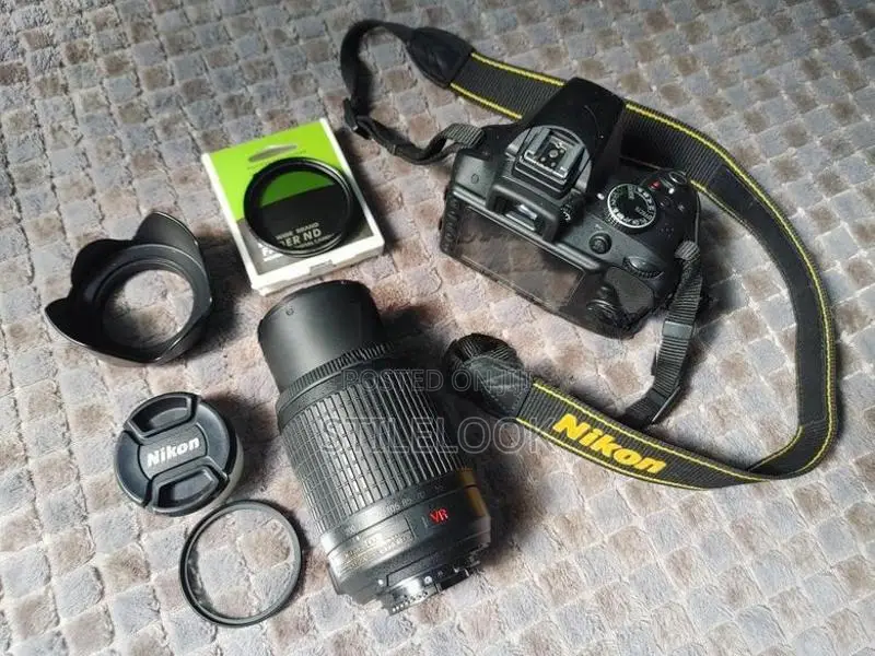 Nikon 𝐃3300 (𝐞𝐱 𝐨𝐫 𝐬𝐚𝐥𝐞)