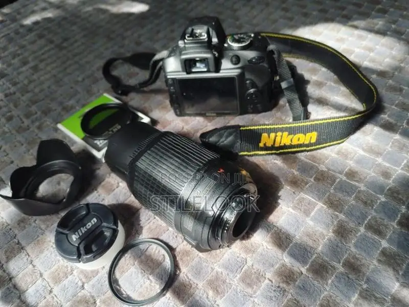 Nikon 𝐃3300 (𝐞𝐱 𝐨𝐫 𝐬𝐚𝐥𝐞)