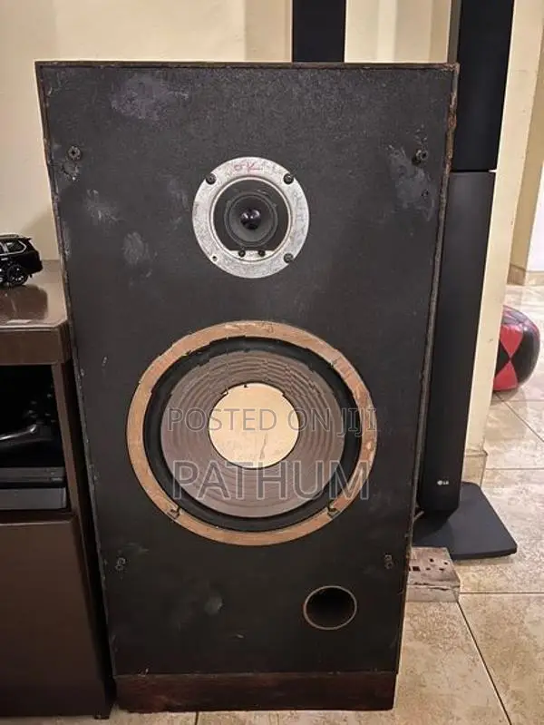 JVC Stereo Amplifier With Trio Speakers