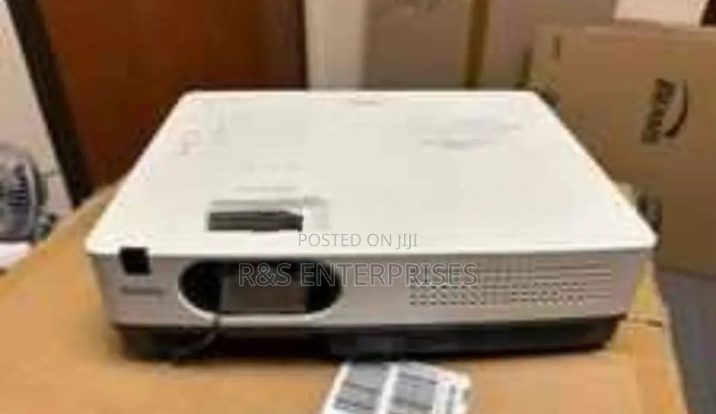 Sanyo LX2600 Projector