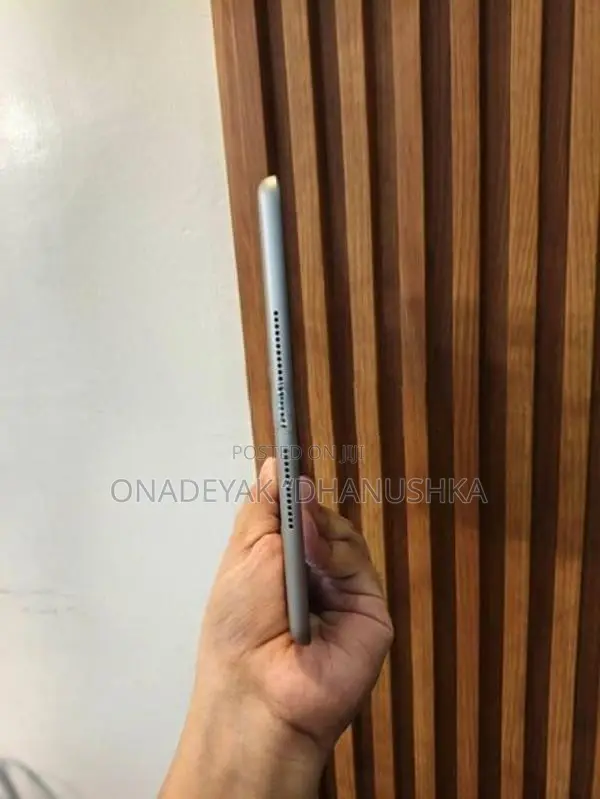 32GB Apple iPad 6th Generation