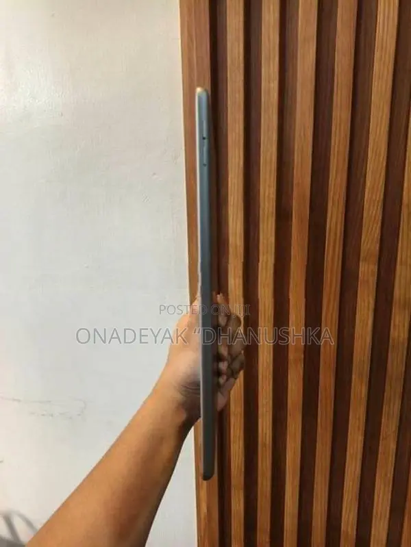 32GB Apple iPad 6th Generation