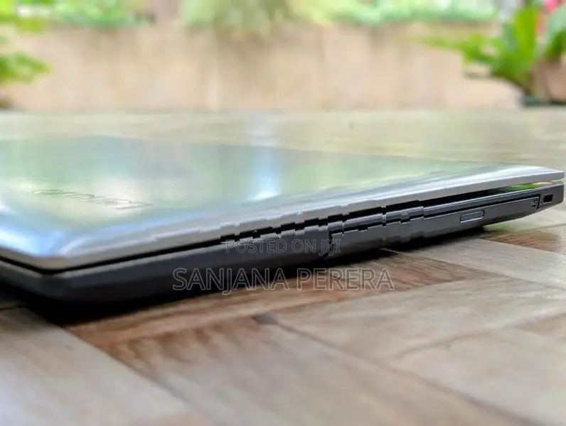 Lenovo IdeaPad 330 - i5 8th gen Radeon Graphic