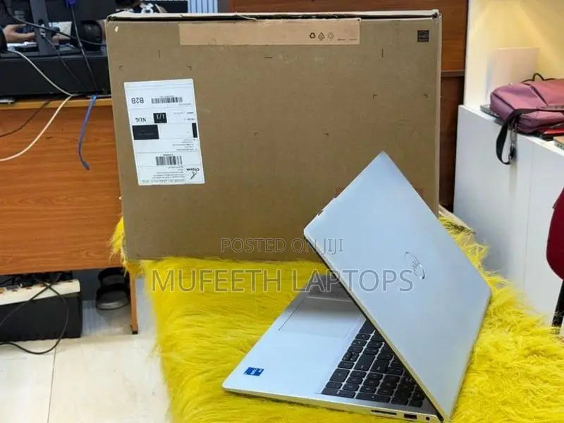 Dell i5 13Gen 8/512GB 15.6”FHD 120Ghz Display
