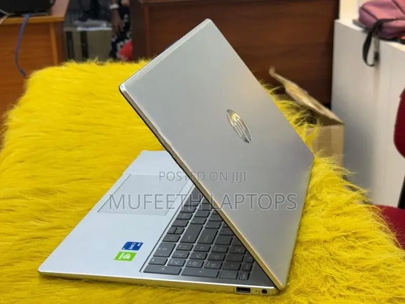 HP i5 13Gen 8/512GB 15.6”FHD NVidia