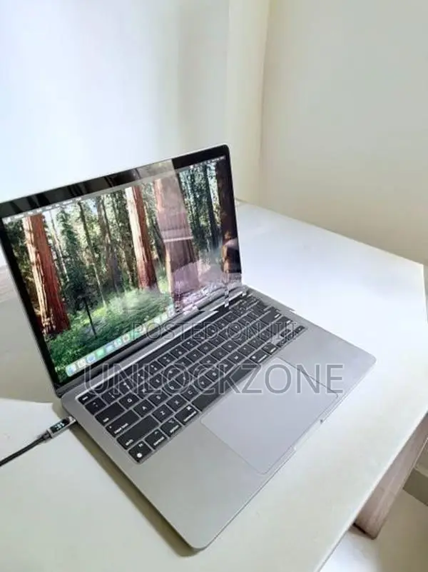 Apple MacBook Pro M1 (13 Inch) - 8GB 256GB