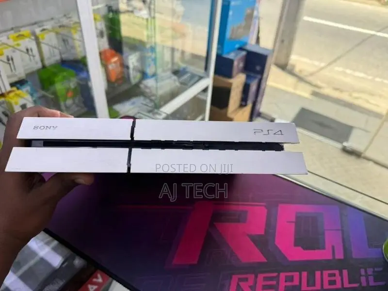 Sony PS4 Standard 500GB White