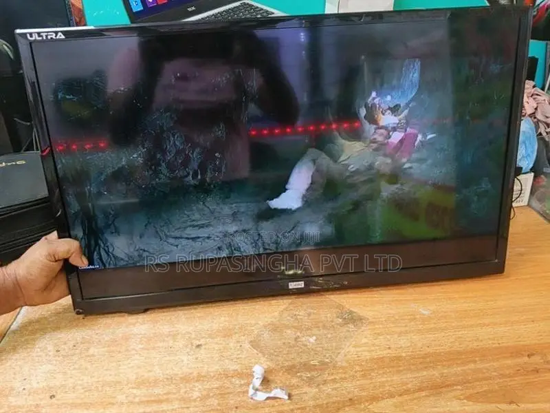 UNIC 24" LED Tv