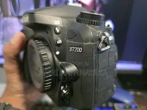 E: Nikon D7200 Dual-Lens Kit (18-105mm VR + 50mm F/1.8G Prime)