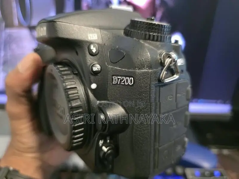 E: Nikon D7200 Dual-Lens Kit (18-105mm VR + 50mm F/1.8G Prime)