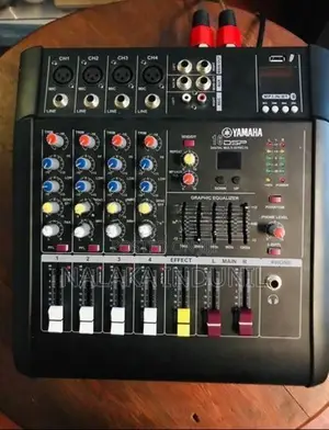 Yamaha Power Mixer 800v