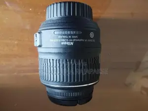 Nikon 18-55 DX VR AF-S Lens