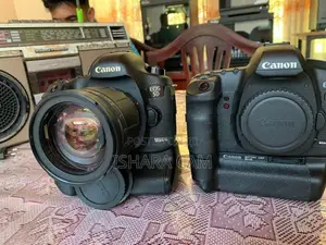 canon 5D mark 2 / 3 DSLR with lens
