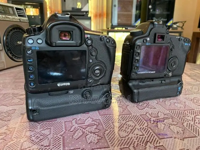 canon 5D mark 2 / 3 DSLR with lens