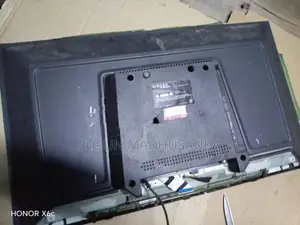 SLE32E810 Singer 32 Inch TV Parts Repair Display Crack - Pilana
