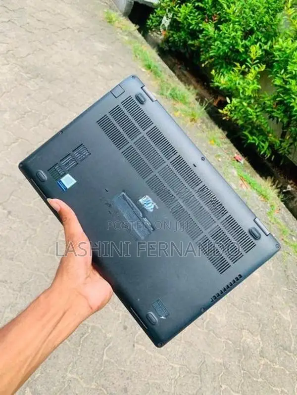 Dell 5400 i5 8TH 8GB RAM 256 SSD/14Dis