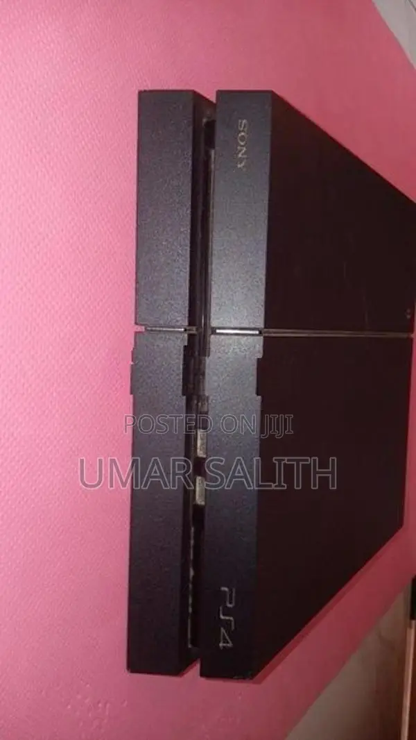Sony PS4 Standard Edition