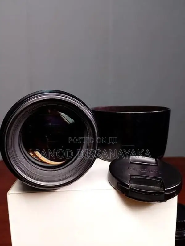 Canon 85mm 1: 1.8 Lens