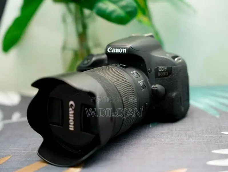 Canon 800D
